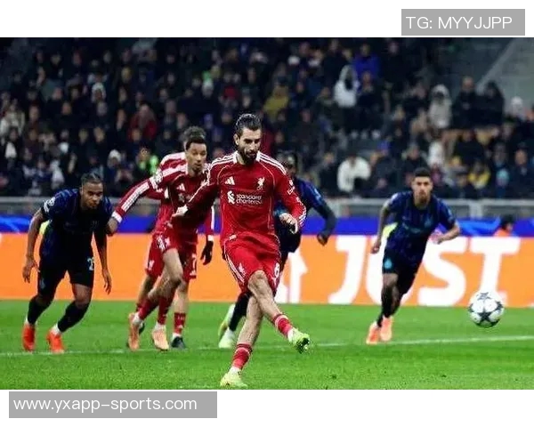 戈麦斯飞踹维尔茨引发争议前英裁判主管称应严惩罚下场