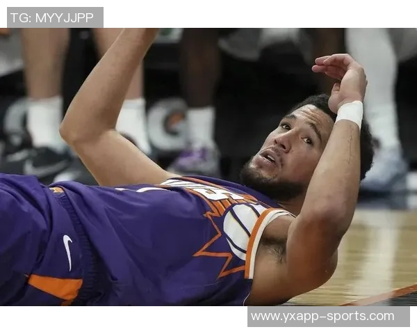 布克谈三分选择原因：突破难以造犯规裁判不易给机会